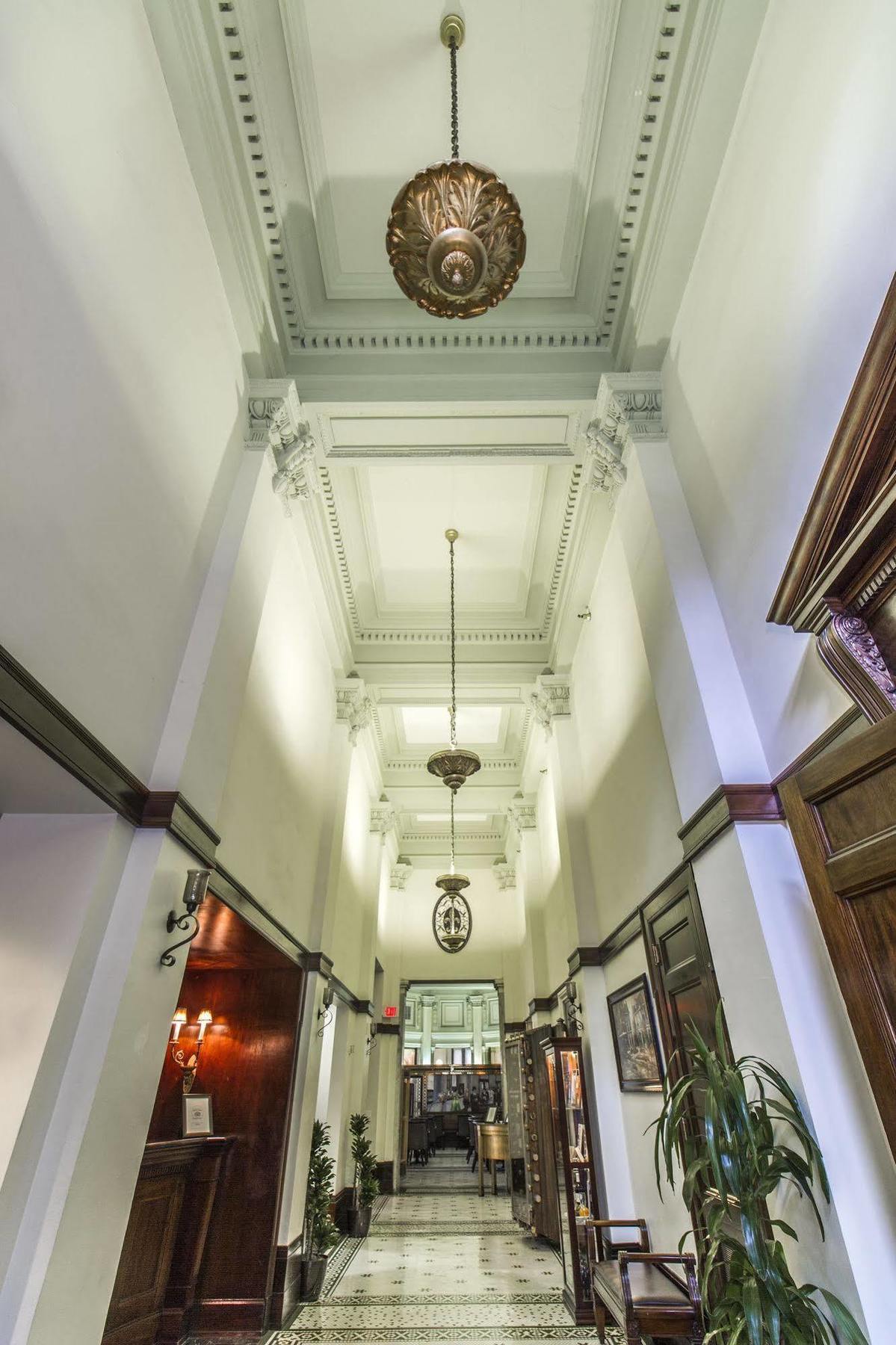 The Whitney Hotel New Orleans Exterior photo